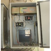 Шкаф управления реактором химического производства с использованием устройства контроля коэффициента мощности, снижающего потребление электроэнергии. фото