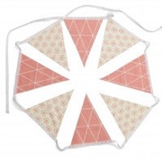 Гирлянда из флажков Lilac-Coral Triangles фотография