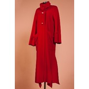 Красное женское пальто фото