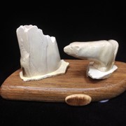Сувенир - миниатюра из кости Белый медведь на льдине фото