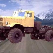 Краз-255В (седельный тягач) для использования на строительстве, в карьерах и рудниках, буксировки грузов, прицепов и полуприцепов весом от 10 до 30 тонн по дорогам с твердым покрытием и грунтовым дорогам.