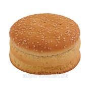 Булочка для гамбургера пшеничная с кунжутом двойная 100г фотография