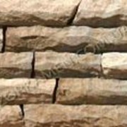 Плитка рустованная (сколотая) из природного камня песчаника для облицовки стен Кастл 1, код С26