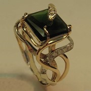 Золотое кольцо Артемия с турмалином и бриллиантами