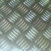 Листы стальные с ромбическим рифлением фотография