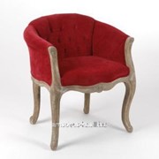 Кресло с красной обивкой