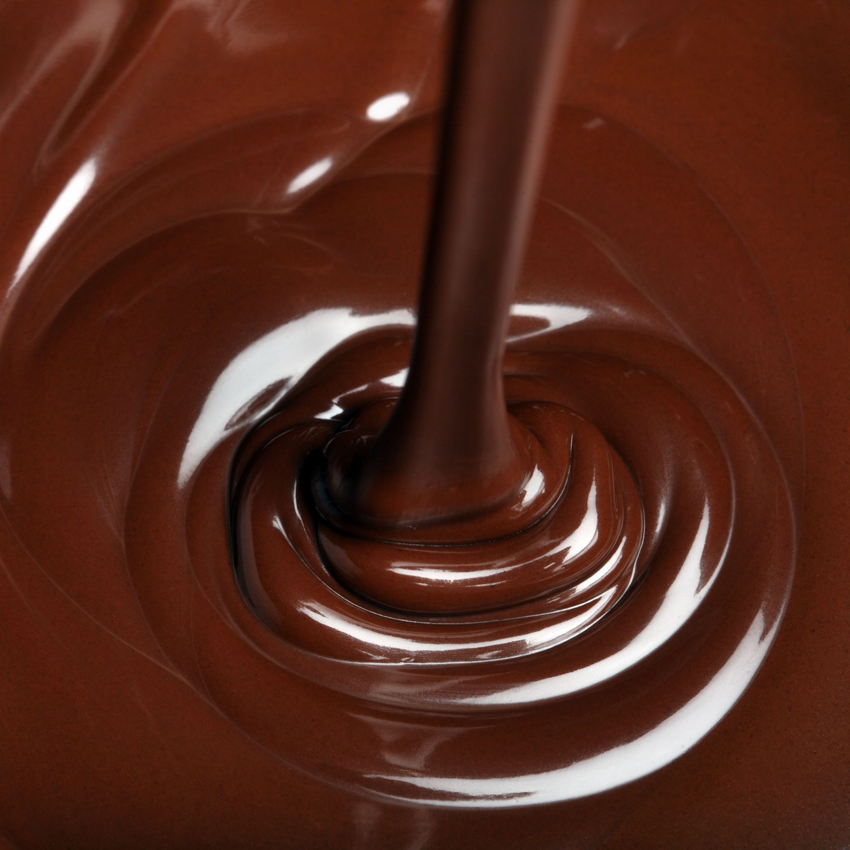 Глазурь из растительного масла. Шоколадная глазурь ганаш. Шоколад глазурь. Жидкий шоколад. Глазурь из молочного шоколада.