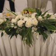 Композиция цветочная для свадебного стола Агрофирма Гея фото
