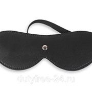 Закрытая чёрная маска на глаза фото