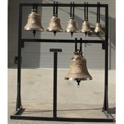 Стойка - звонница для набора из 5 колоколов в комплекте с хомутами Арт. НК5623 фото