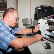 Обслуживание струйных принтеров для компьютеров фотография