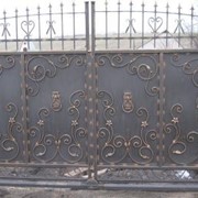 Ворота кованые и распашные фотография