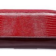 Женский красный кожаный кошелек на молнии фотография
