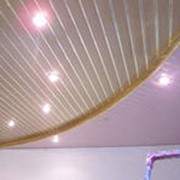 Реечные алюминиевые потолки фото