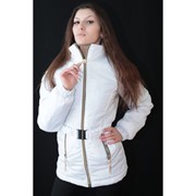 Женская куртка на синтепоне с поясом белый цвет
