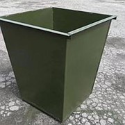 Металлические мусорные контейнеры зеленые