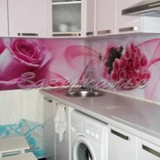 Кухонный фартук из стекла (Скинали) с оформлением роз фото