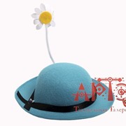 Фетровая шляпка с цветком