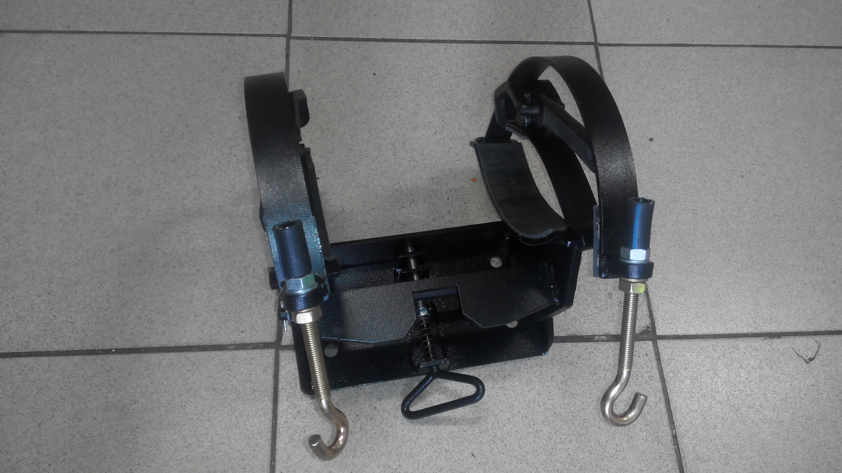 Кронштейн крепления баллона. Скоба крепления баллона агг-103. Кронштейн крепления баллона. Кронштейн крепления баллона. Кронштейн крепления баллона спарка гбо.