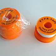 Фум-лента в оранжевой катушке 100% фторопластовый уплотнительный материал размер 19 мм х 02 мм х 2м фото