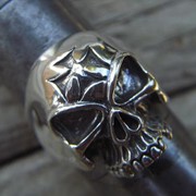 Серебряное кольцо “Череп крестоносца“ от WickerRing фотография