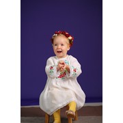Детское платьице “Птичка“ с вышивкой в стиле петриковской росписи. фото