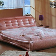 Двухспальная кровать фотография
