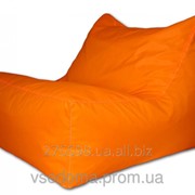 Оранжевое бескаркасное кресло-лежак из ткани Оксфорд фотография
