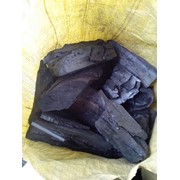 Древесный уголь для барбекю, мангалов,топливо для котлов и т.д . фотография