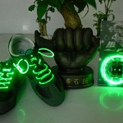 Светящиеся шнурки - зелёные / LED шнурки фотография