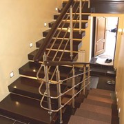 Ограждения лестниц с деревянным поручнем