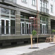 Облицовка фасадов, цоколей, колонн мрамором и гранитом фото