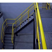 Ступени лестниц и лестницы из настилочных решеток фото