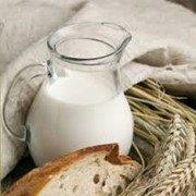 Натуральное молоко 2,5% 1л фото