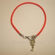 Красная нить Каббала с оберегом Ключ фото