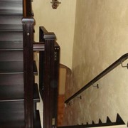Лестница деревянная винтовая из сосны фото