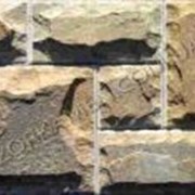 Плитка рустованная (сколотая) из натурального камня песчаника для облицовки стен Плато 1, код С34