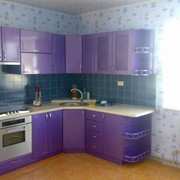 Кухня фиолетового цвета фото