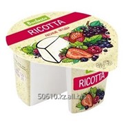 Сыр мягкий Рикотта с фруктовым наполнителем Лесные ягоды фотография