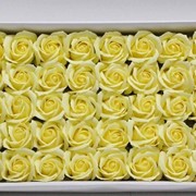 Мыльные розы в коробке 50 штук светло-желтые фото