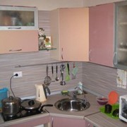 Угловая кухня МДФ сирень + алюминиевая рамка фотография