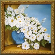 Белые цветы в вазе - картина маслом с рамой