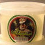 Сыр "Моцарелла". Сыр круглой формы, помещён в ведёрка с рассолом. Масса - 400 грамм