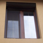 Металлопластиковое окно вишнёвый фото