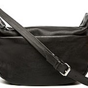 Удобная женская черная кожная сумочка через плечо фото