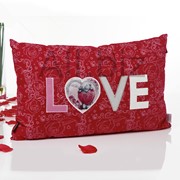 Подушки, Романтическая подушка с надписью Love фото