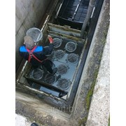 Чистка резервуаров. Откачка канализации с глубины 8-10 метров фото