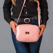 Нежно-розовая сумочка-барсетка фотография