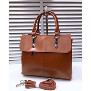 Женская сумка тоут глянцевая из натуральной кожи 26 х 32 см светло-коричневая фото