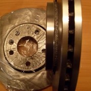 Передний тормозной диск на 1.9 / 2.0 / 2.5dci - RENAULT TRAFIC / OPEL VIVARO фото
